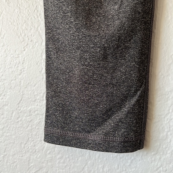 Gray quarter calve, athletic leggings - Picture 3 of 5